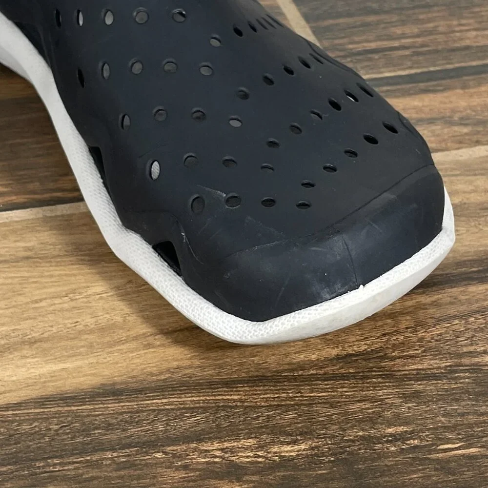 CROCS Swiftwater Wave Shoes Mens Size 7 Black Gray Slip On Water Sandals